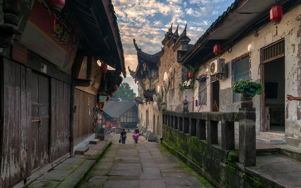 因公司物业漏掉名单而没有交房费电费的让我们一次性补交，公司有责任吗，我们应该怎么办？游戏画面